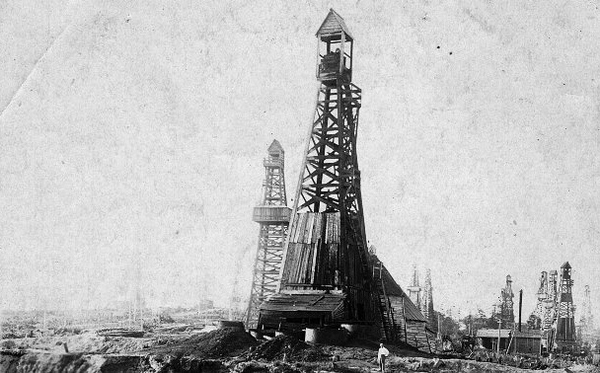 Нефтяные вышки на Сахалине, начало XX века