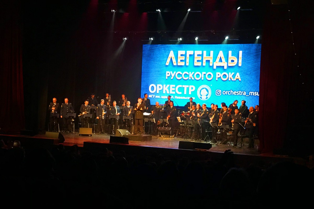 Легендарное выступление. Легенда концерт. Концертный эстрадный оркестр фото. Концерт в Южно Сахалинске сегодня. Попсовые концерты.